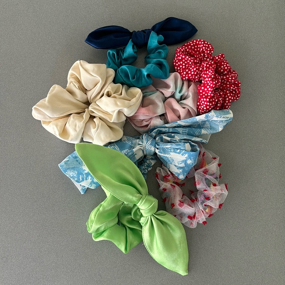 7 Scrunchies Hair Ties Bow